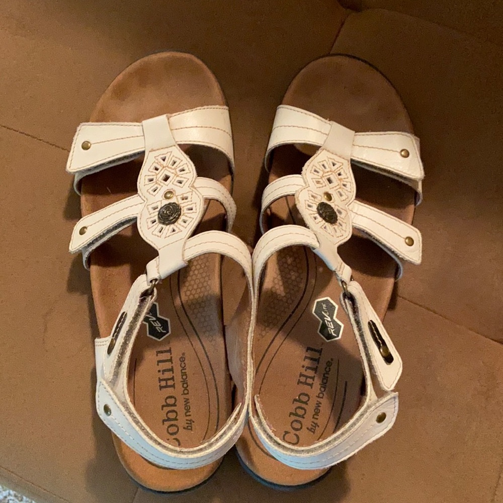 Cobb Hill cream sandals size 10